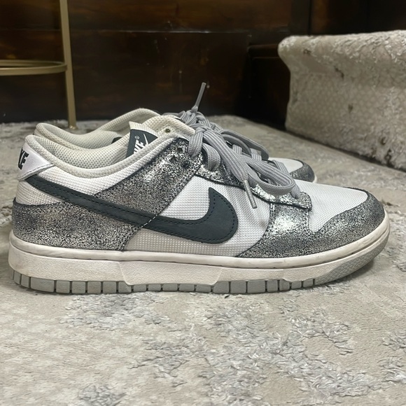 Nike dunks golden gals. Come with silver and gold laces. Used condition. Size 8 - Picture 1 of 3